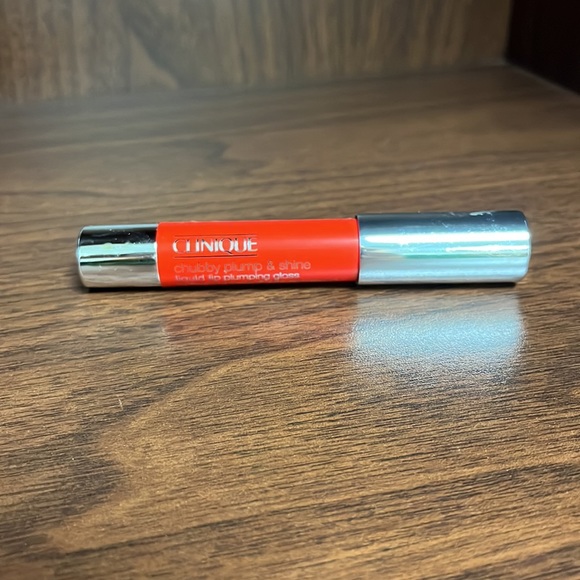 Clinique NIB Chubby Plump & Shine Super Scarlet Lip Gloss - Picture 3 of 4